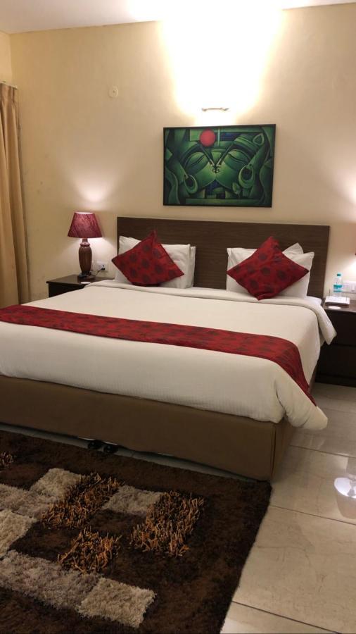The Neem Bed & Breakfast New Delhi Bagian luar foto