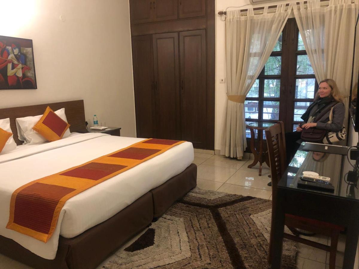 The Neem Bed & Breakfast New Delhi Bagian luar foto