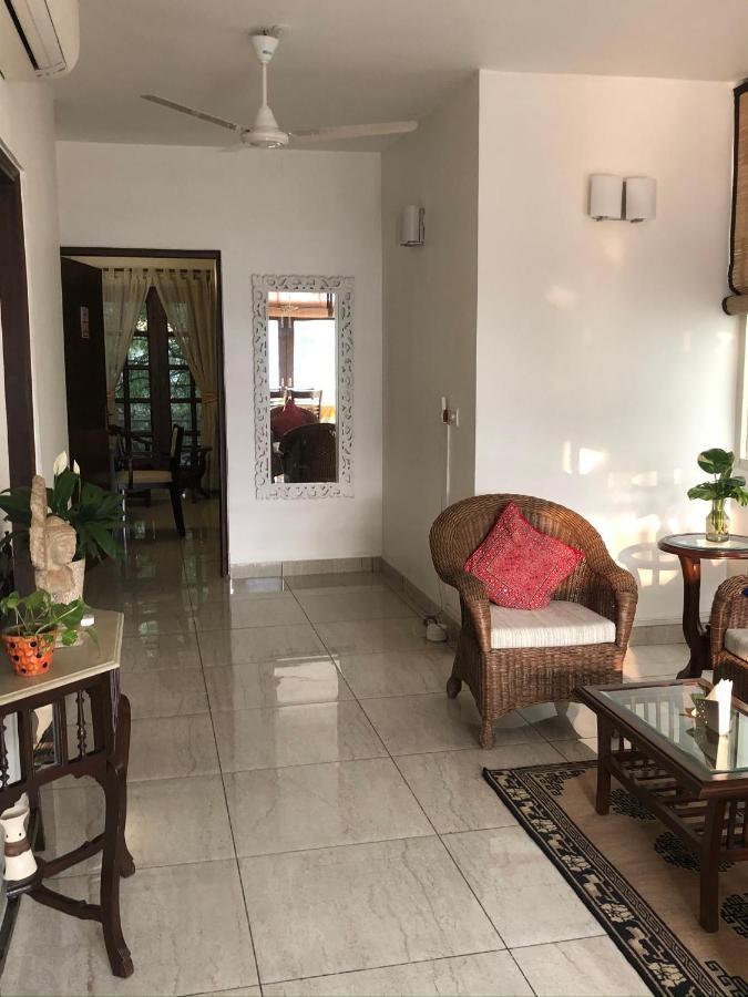 The Neem Bed & Breakfast New Delhi Bagian luar foto