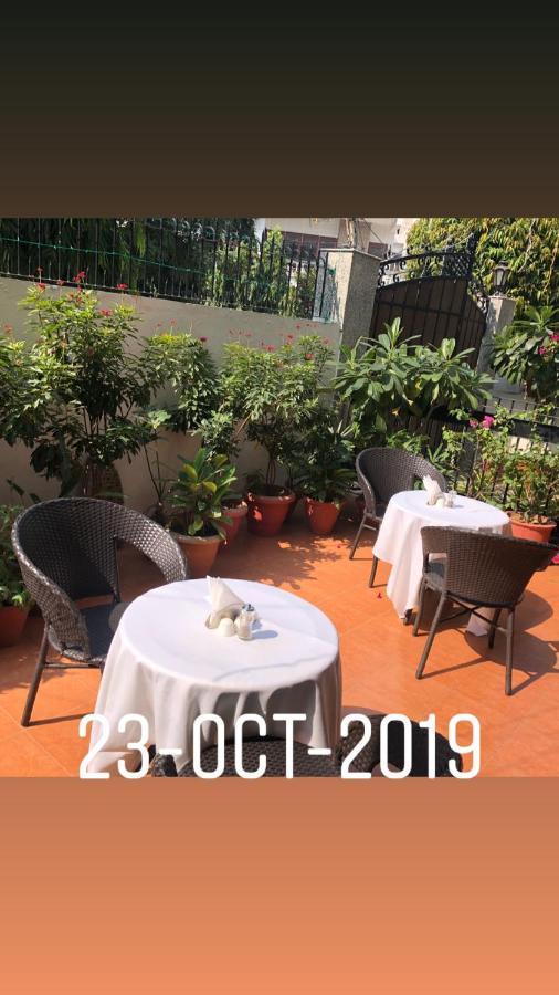 The Neem Bed & Breakfast New Delhi Bagian luar foto