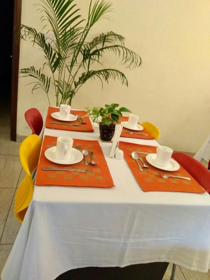 The Neem Bed & Breakfast New Delhi Bagian luar foto
