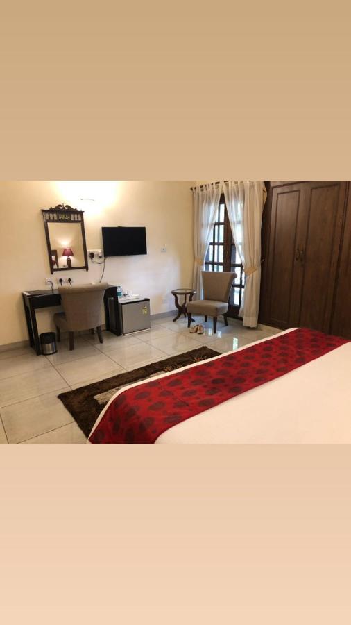 The Neem Bed & Breakfast New Delhi Bagian luar foto
