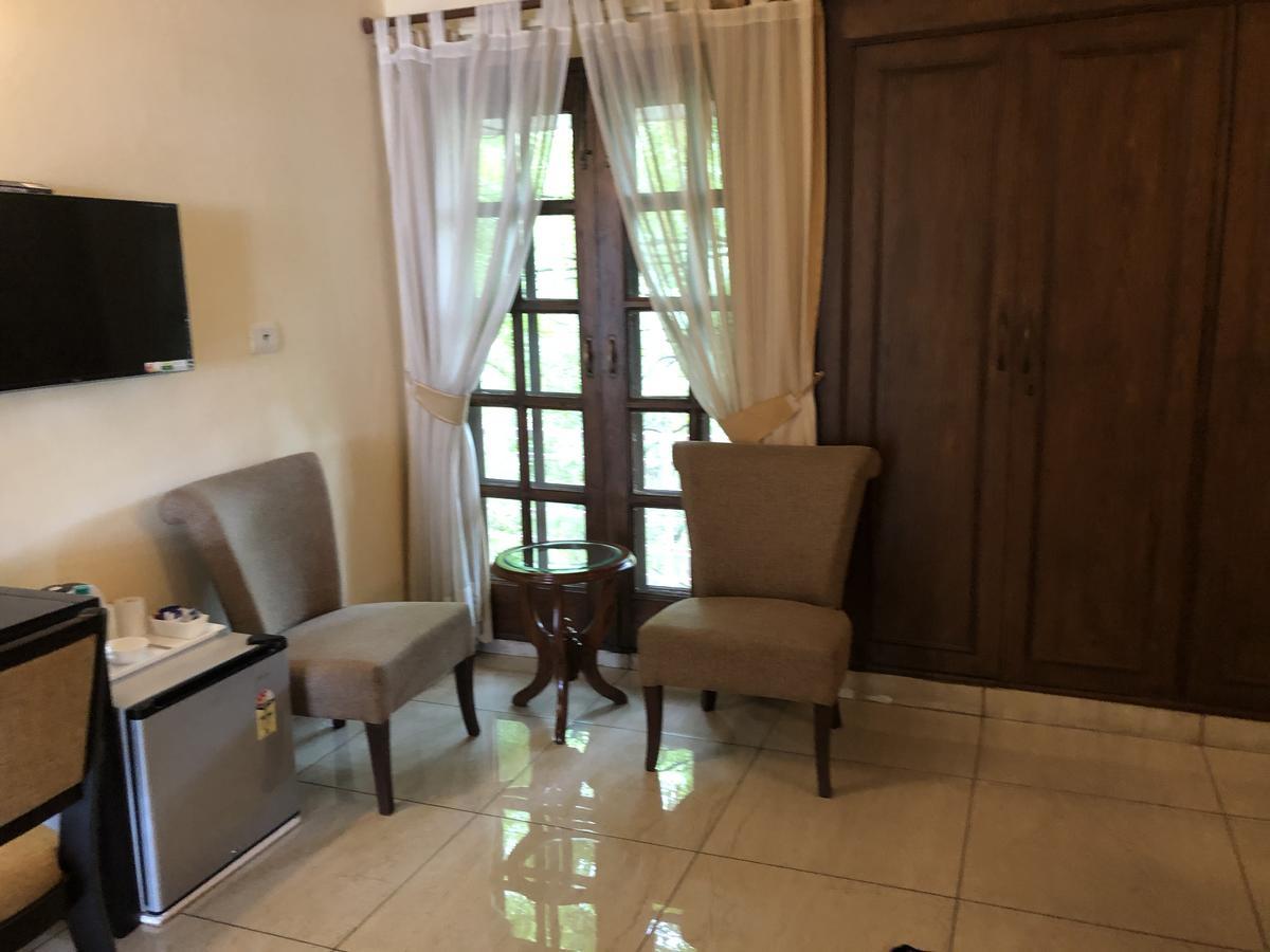 The Neem Bed & Breakfast New Delhi Bagian luar foto