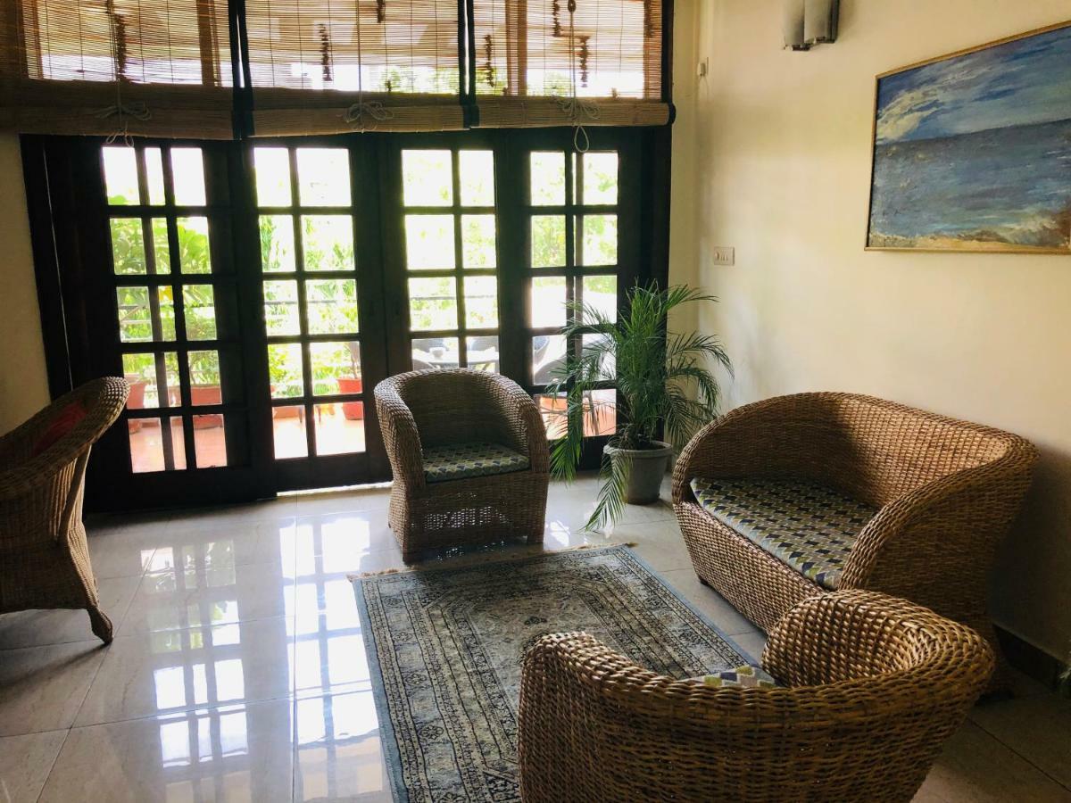 The Neem Bed & Breakfast New Delhi Bagian luar foto