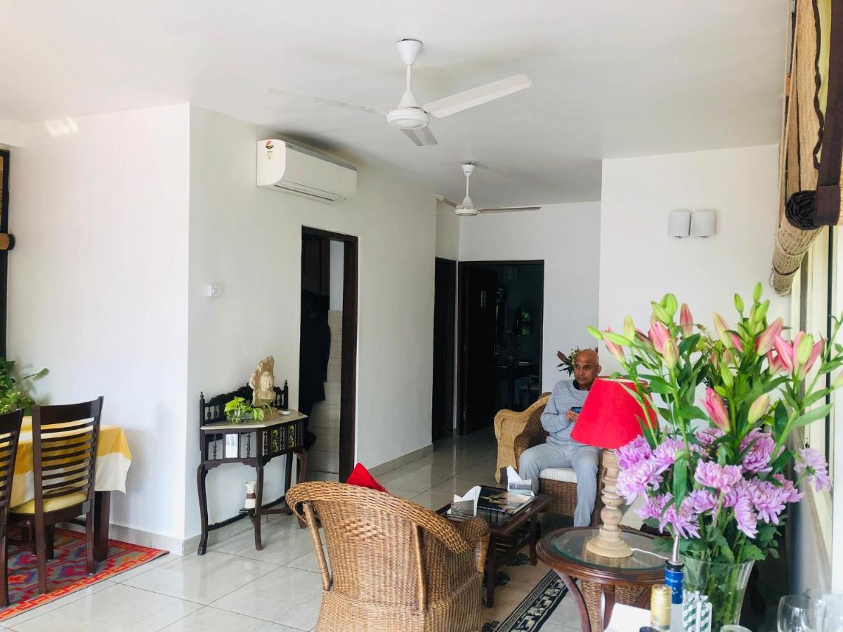The Neem Bed & Breakfast New Delhi Bagian luar foto
