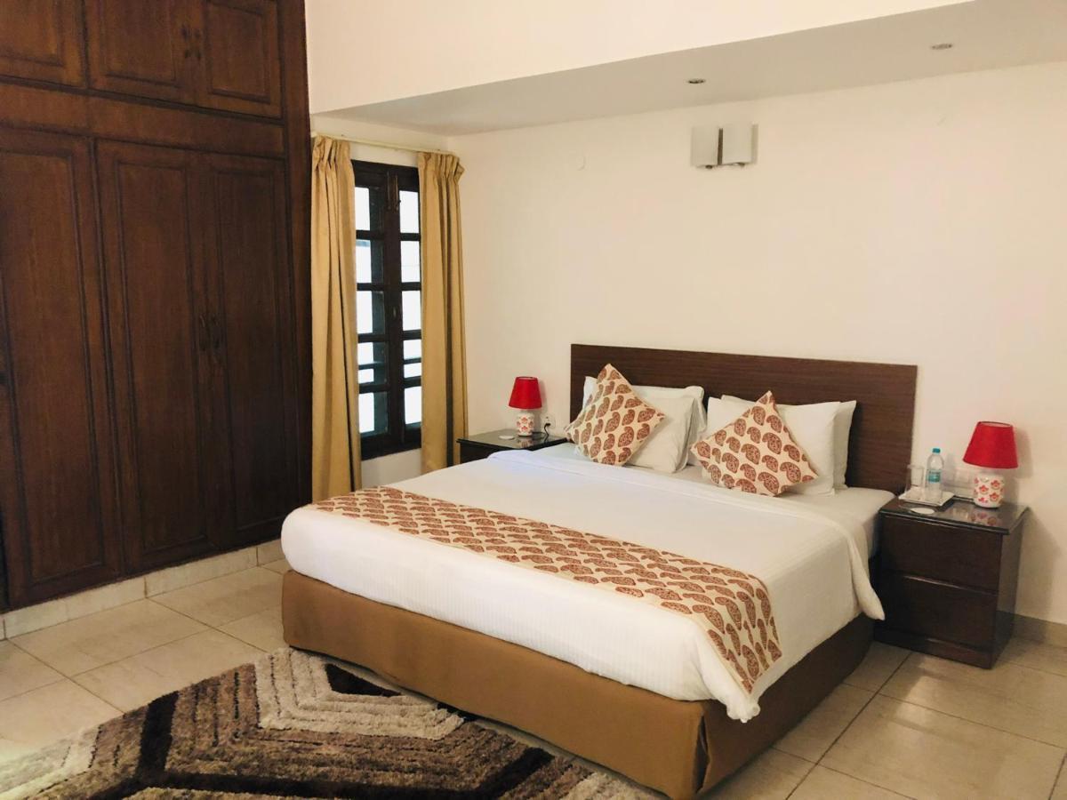 The Neem Bed & Breakfast New Delhi Bagian luar foto